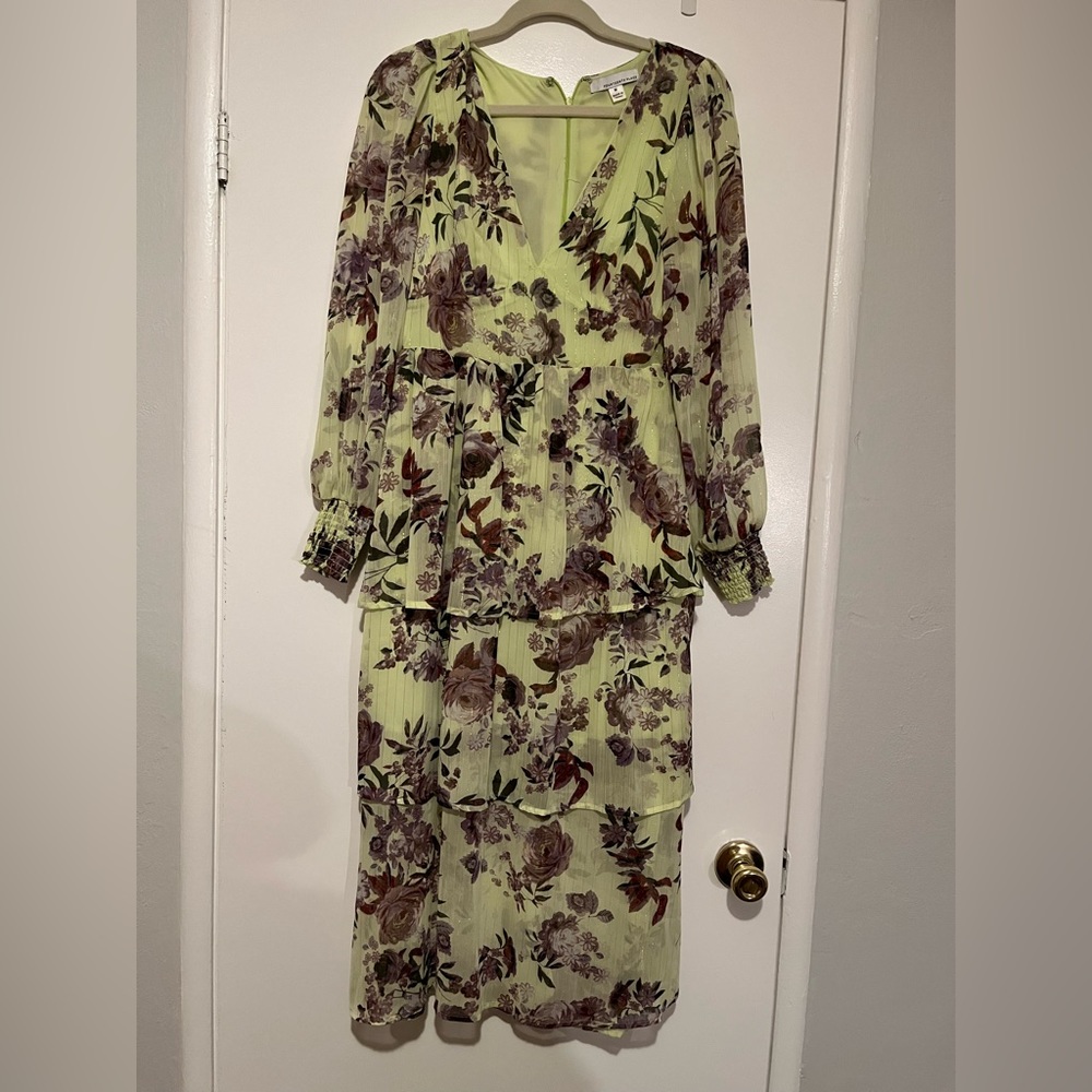 Very lovely dress only worn once.
